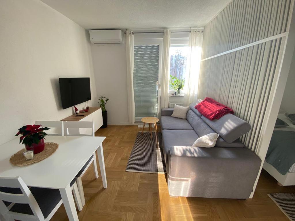 Studio Apartman Ana Zagreb Ngoại thất bức ảnh